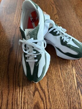 New Balance 327 White and Green Retro Runner Sneakers
